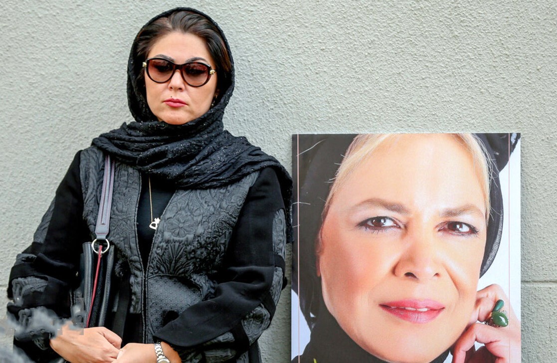 مراسم تشییع بیتا فرهی آغاز شد + فیلم و تصاویر مراسم تشییع بیتا فرهی آغاز شد + فیلم و تصاویر