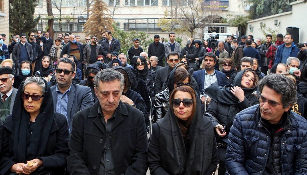 مراسم تشییع بیتا فرهی آغاز شد + فیلم و تصاویر مراسم تشییع بیتا فرهی آغاز شد + فیلم و تصاویر