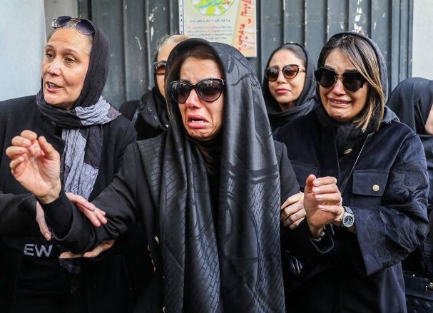 مراسم تشییع بیتا فرهی آغاز شد + فیلم و تصاویر مراسم تشییع بیتا فرهی آغاز شد + فیلم و تصاویر