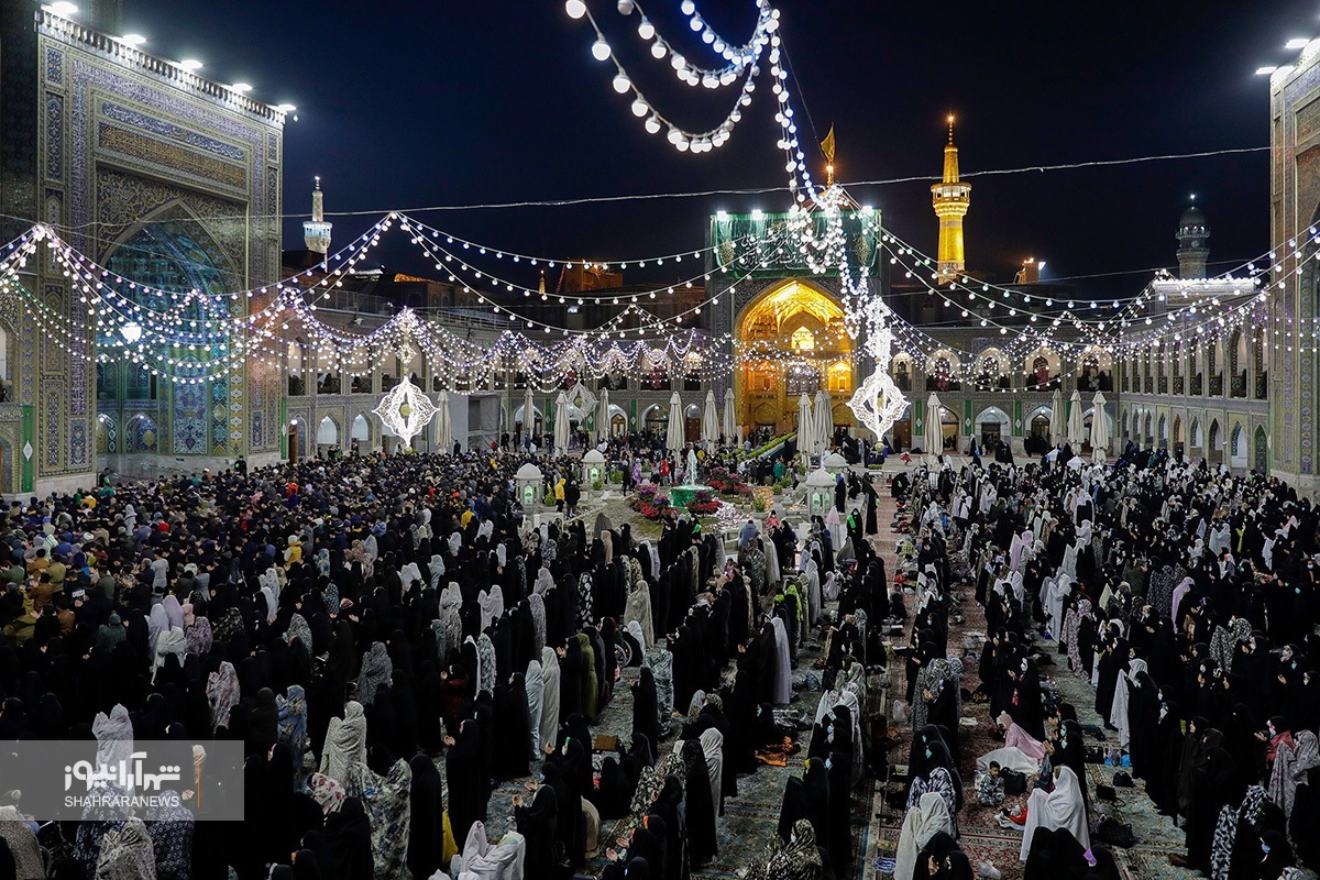 در آستانه تحویل سال نو و به رسم قدیمی مشهدی ها برای عرض ادب، به پابوسی سلطان اباالحسن رفتیم.
