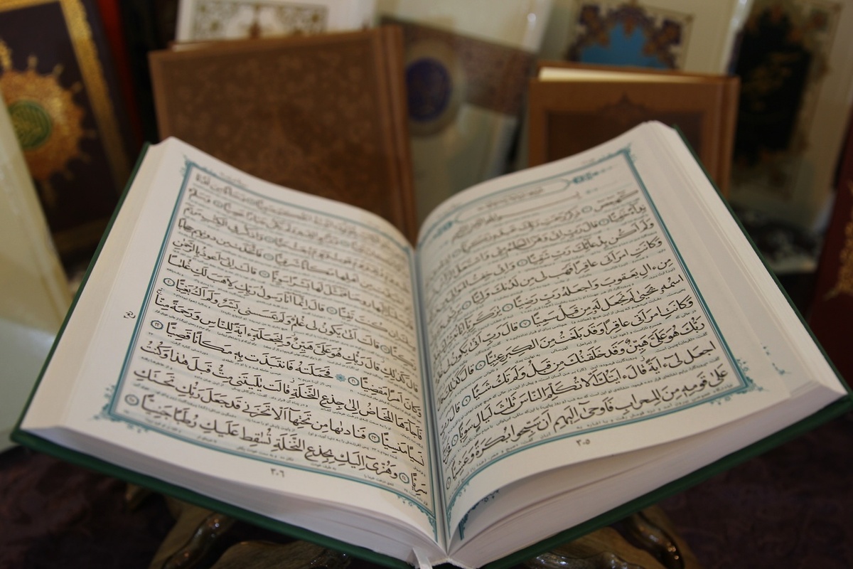 سی‌و‌یکمین نمایشگاه بین‌المللی قرآن کریم با حضور محمدمهدی اسماعیلی افتتاح شد.