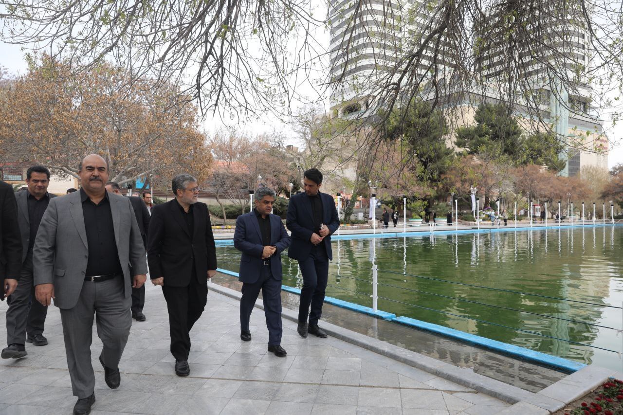 بازدید شهردار مشهد از بوستان‌های شهر در روز طبیعت