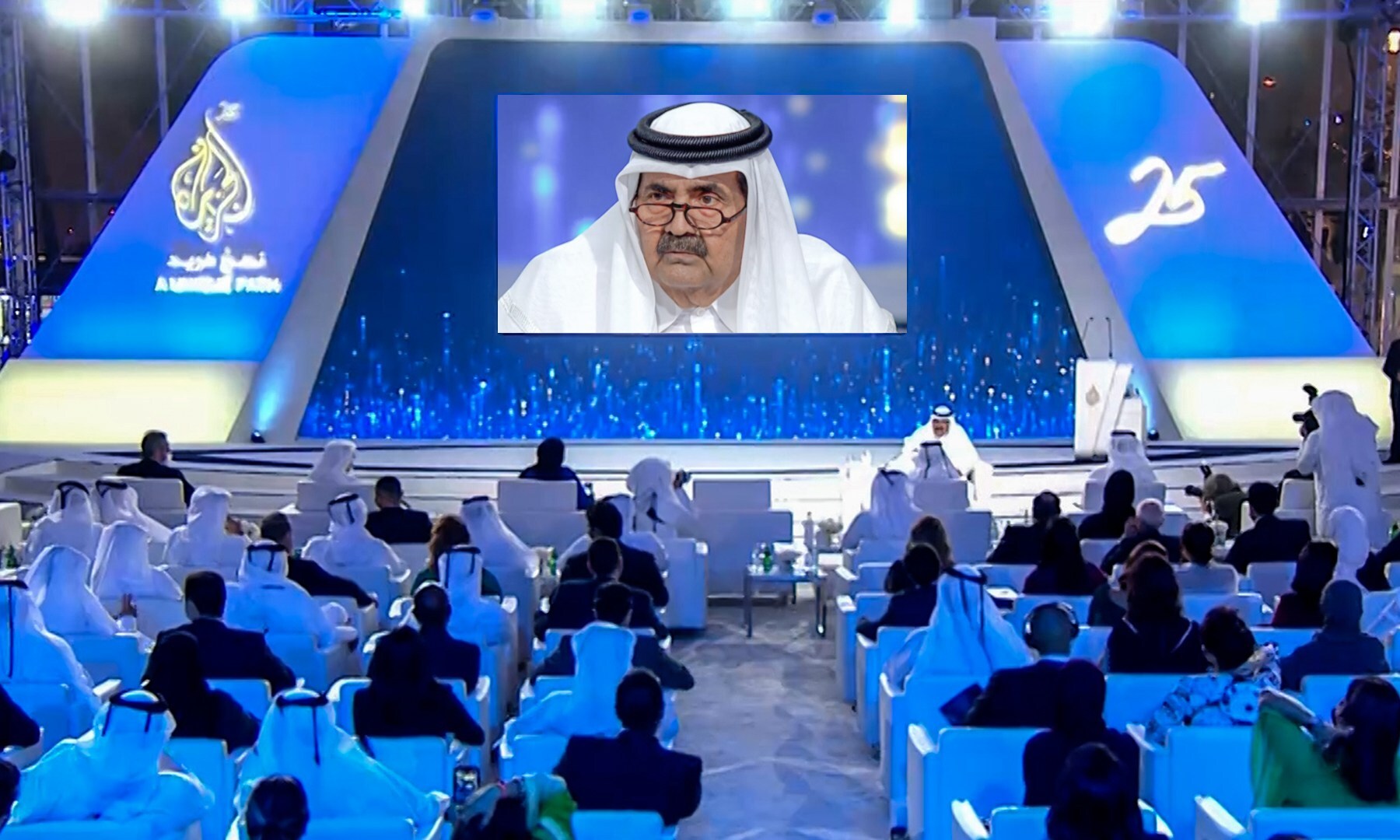 شیخ حمد بن خلیفه آل ثانی، «امیر پدر»، در شبکهٔ تلویزیونی «الجزیره» نتانیاهو فعالیت «الجزیره» را ممنوع کرد