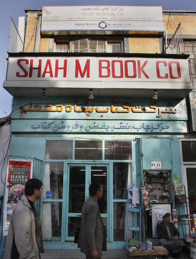 روایت کتابفروشی که طالبان نمیخواستاش| «شاه محمد» هنوز به افغانستان آگاهی میفرستد روایت کتابفروشی که طالبان نمیخواستاش| «شاه محمد» هنوز به افغانستان آگاهی میفرستد