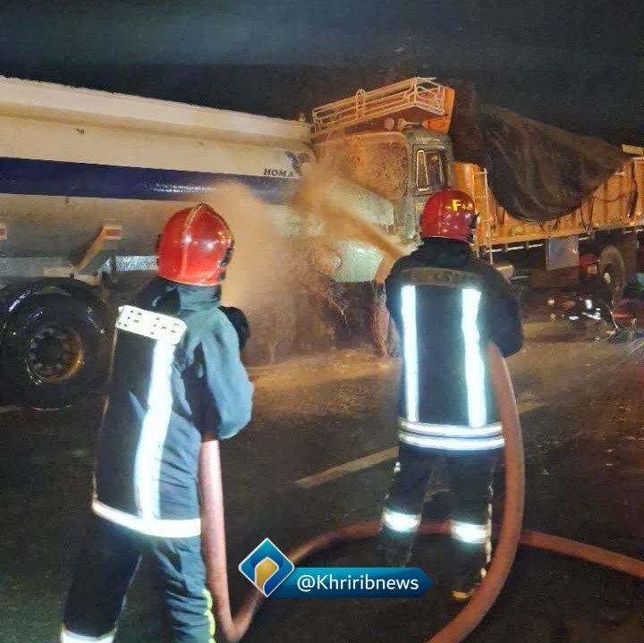 برخورد کامیون بنز ده تن و تانکر حمل بنزین سوپر در حومه مشهد + عکس (۱۷ فروردین ۱۴۰۳) برخورد کامیون بنز ده تن و تانکر حمل بنزین سوپر در حومه مشهد + عکس (۱۷ فروردین ۱۴۰۳)
