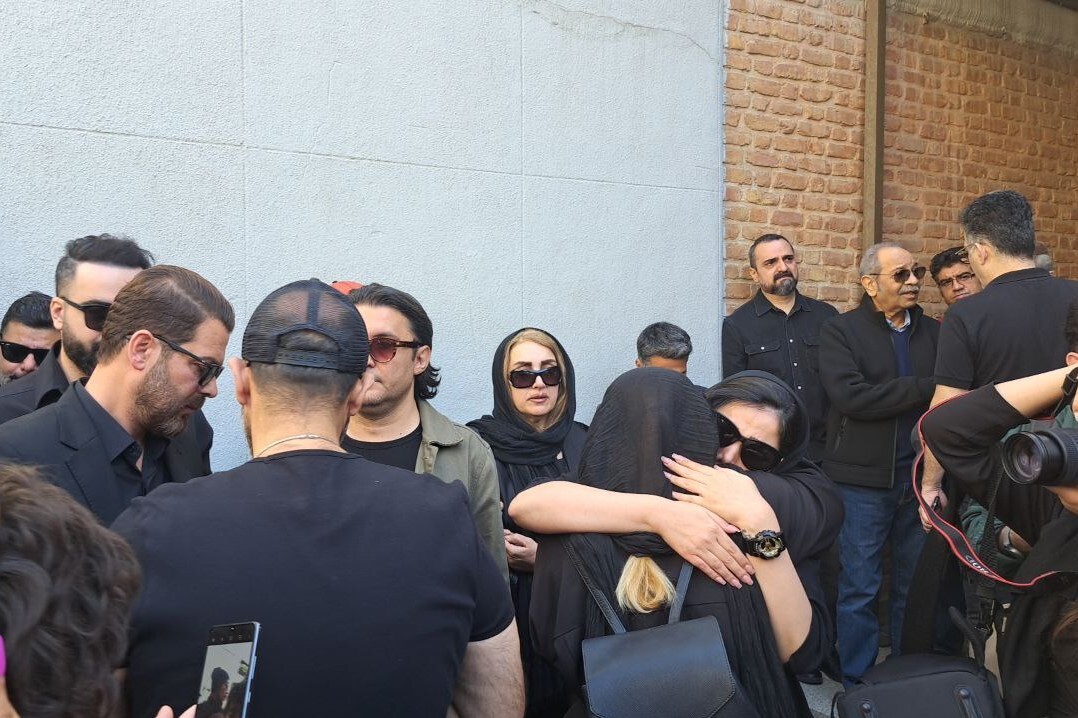 آغاز مراسم تشییع پیکر زنده یاد رضا داوودنژاد + عکس و فیلم آغاز مراسم تشییع پیکر زنده یاد رضا داوودنژاد + عکس و فیلم