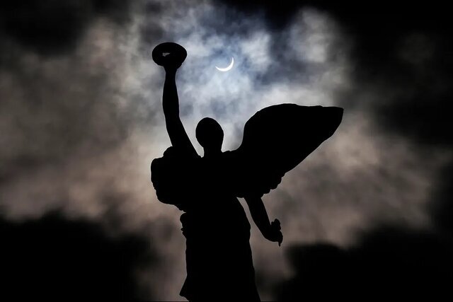 تصاویری متفاوت از خورشیدگرفتگی در آمریکا + جزئیات (۲۱ فروردین ۱۴۰۳) تصاویری متفاوت از خورشیدگرفتگی در آمریکا + جزئیات (۲۱ فروردین ۱۴۰۳)