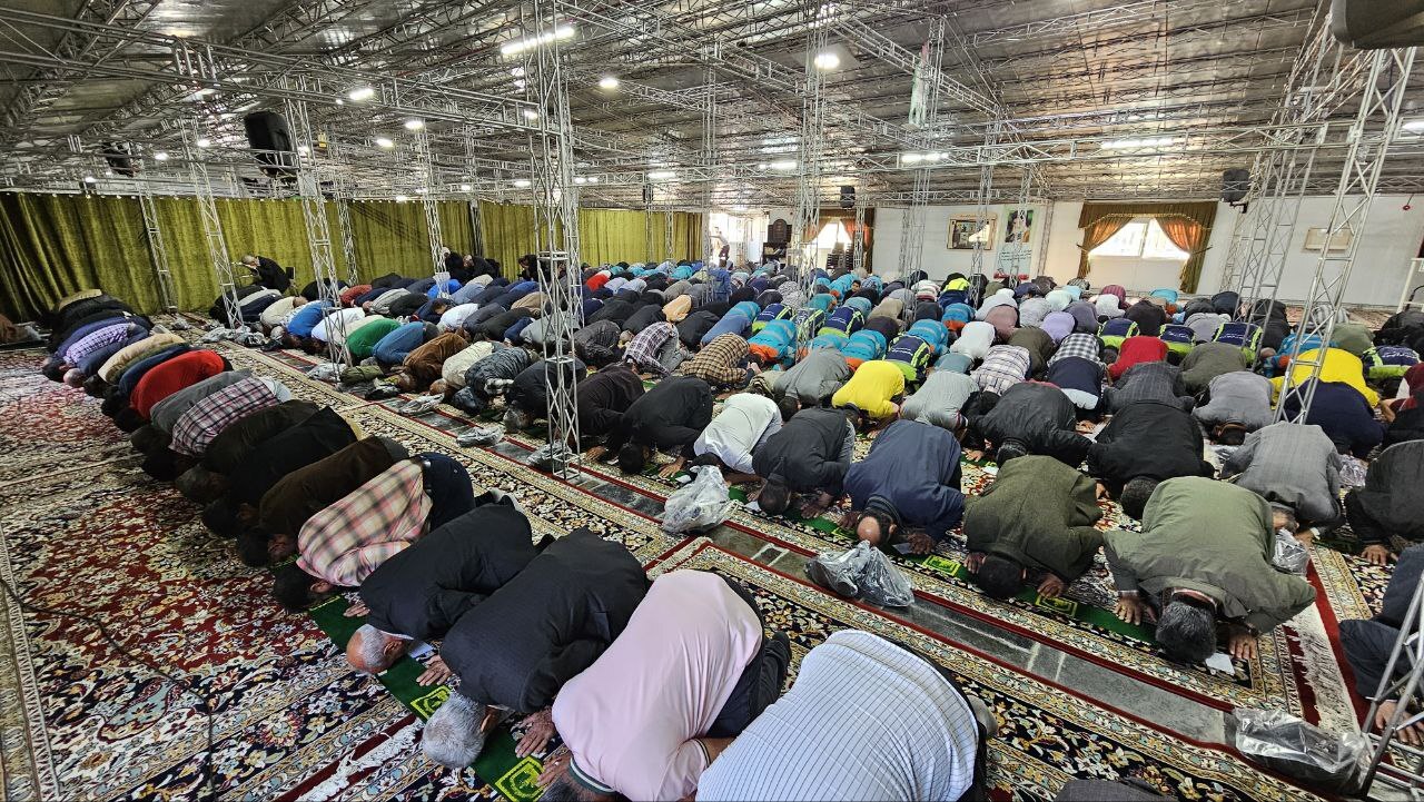 برگزاری نماز باشکوه عید سعید فطر در جوار گلزار شهدا بهشت رضا(ع) + تصاویر