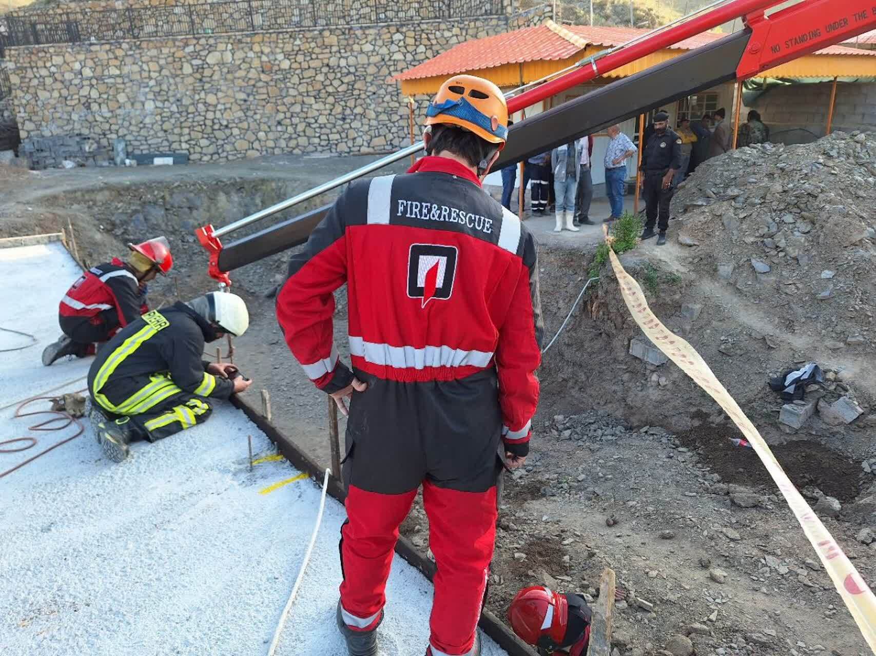 حادثه سقوط مرگبار کارگر در داخل چاه (۲۳ فروردین) + تصاویر حادثه سقوط مرگبار کارگر در داخل چاه (۲۳ فروردین) + تصاویر