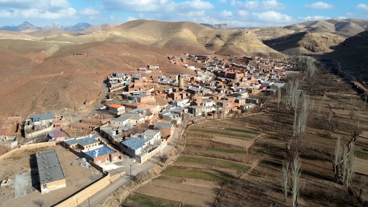 مشارکت ۴۰ بانوی کاشانی در راه اندازی نخستین مزرعه خورشیدی کشور مشارکت ۴۰ بانوی کاشانی در راه اندازی نخستین مزرعه خورشیدی کشور