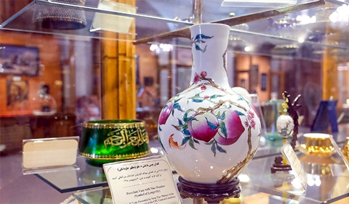 یادگار دوست در خانه دوست