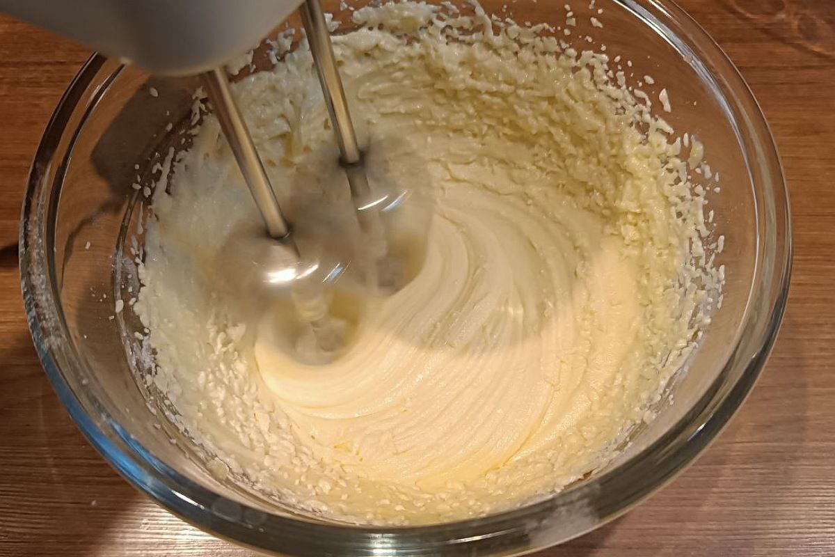 طرز تهیه شیرینی مدرن شکلاتی + عکس مواد همزده و همزن