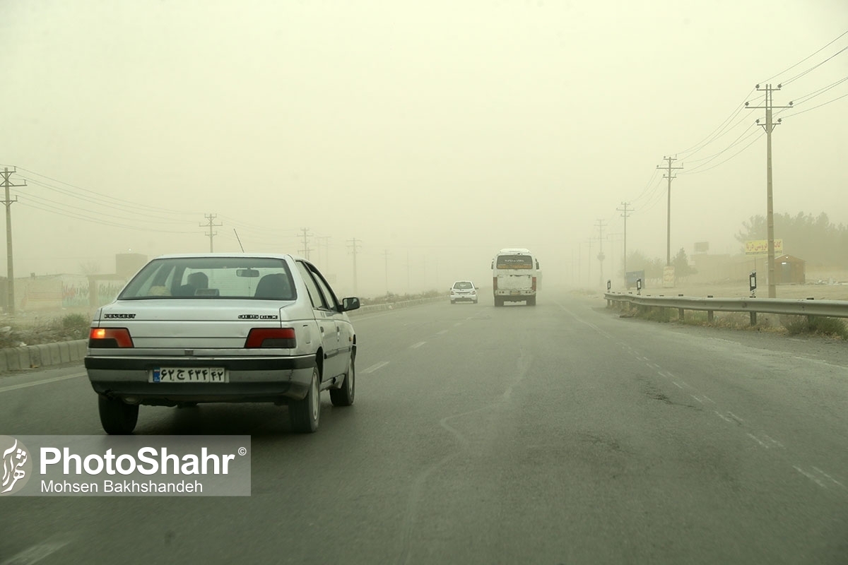 مه گرفتگی و غبار محلی در جاده‌های خراسان رضوی (۹ فروردین ۱۴۰۳)