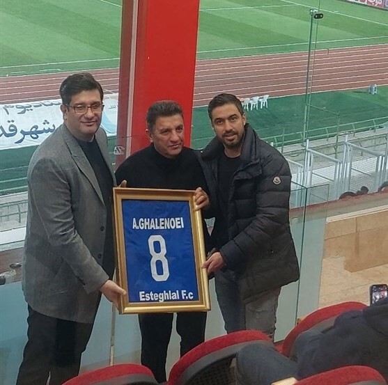 مسابقه مدیران استقلال برای اهدای پیراهن به قلعهنویی+عکس مسابقه مدیران استقلال برای اهدای پیراهن به قلعهنویی+عکس