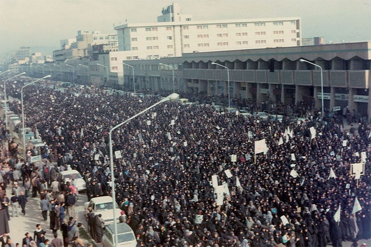 کشف حجاب رضاخانی منشأ چه قیامی در مشهد شد؟