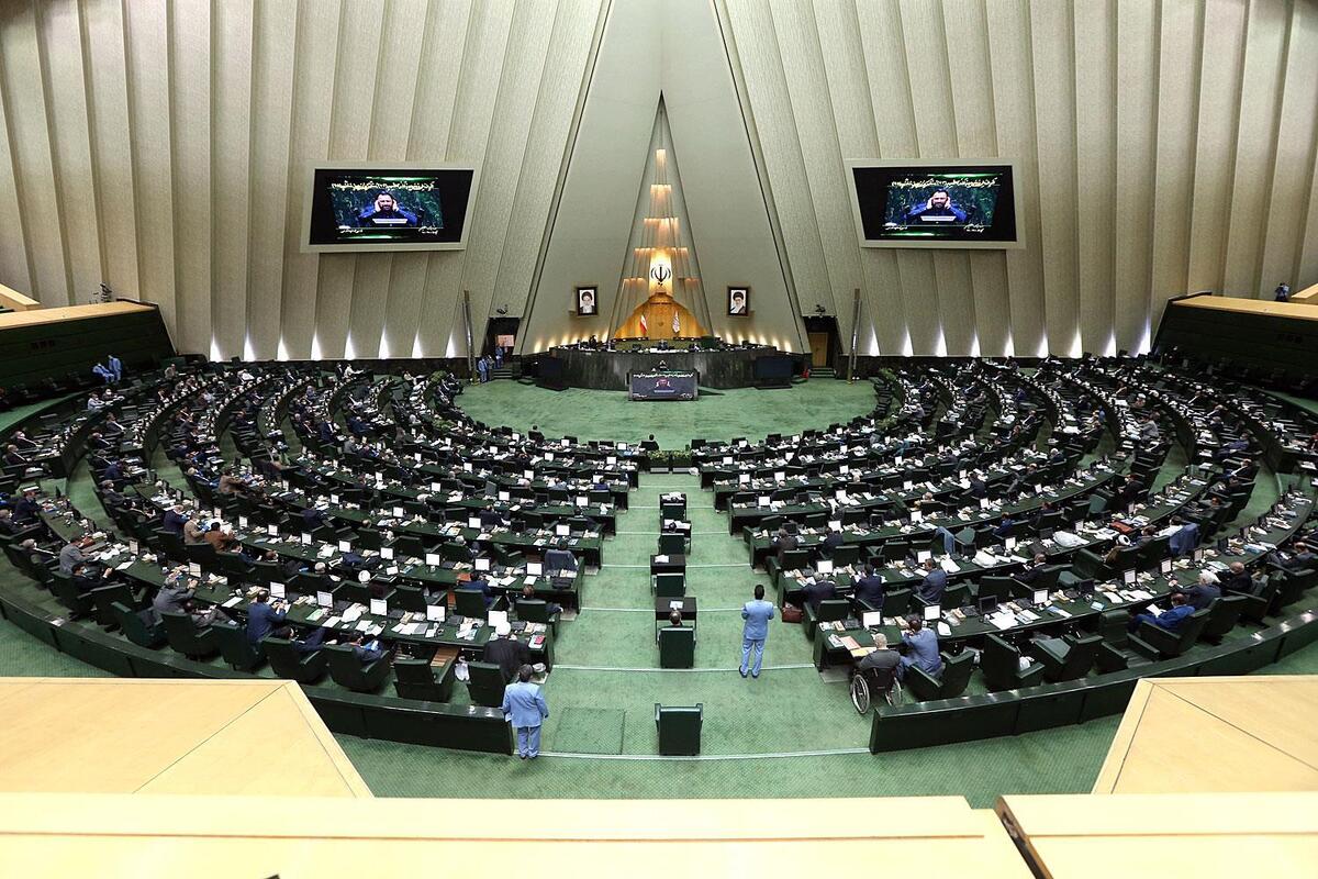 عوارض ورود گردشگران خارجی به مشهد در مجلس به تصویب رسید (۲۳ دی ماه ۱۴۰۳)