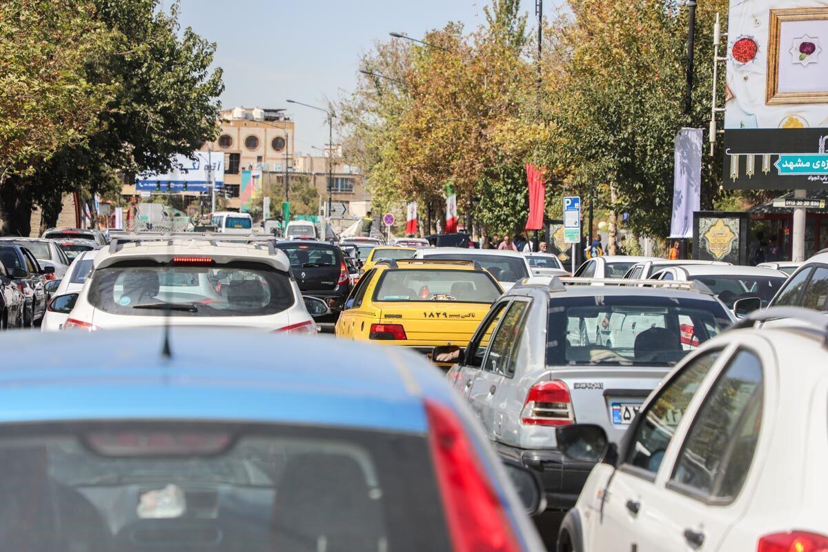 تصادف زنجیره‌ای ۴ خودرو حدفاصل میدان جهاد به سمت میدان جمهوری اسلامی مشهد (۲۷ دی ۱۴۰۳)