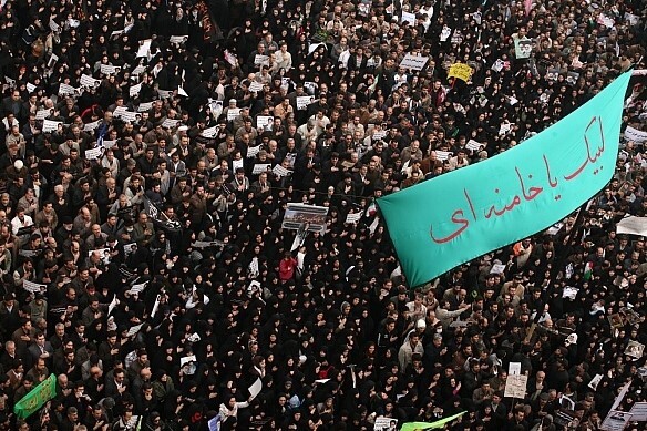 بازخوانی ۲۰ جمله کلیدی از رهبر انقلاب به مناسبت یوم الله ۹ دی | بصیرت، نورافکن و قطب‌نماست