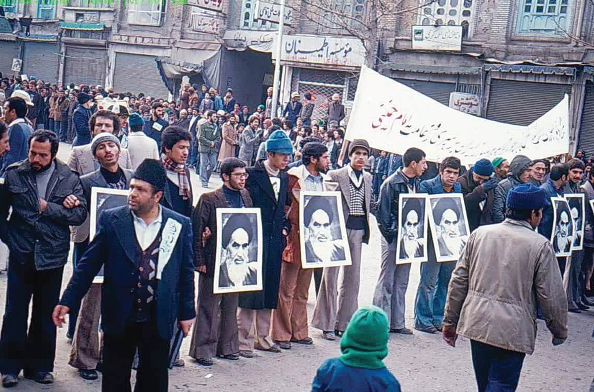 نگاهی به اتفاقات مشهد در روز‌های منتهی به ۱۲ بهمن ۱۳۵۷ و بازگشت امام خمینی (ره) به ایران