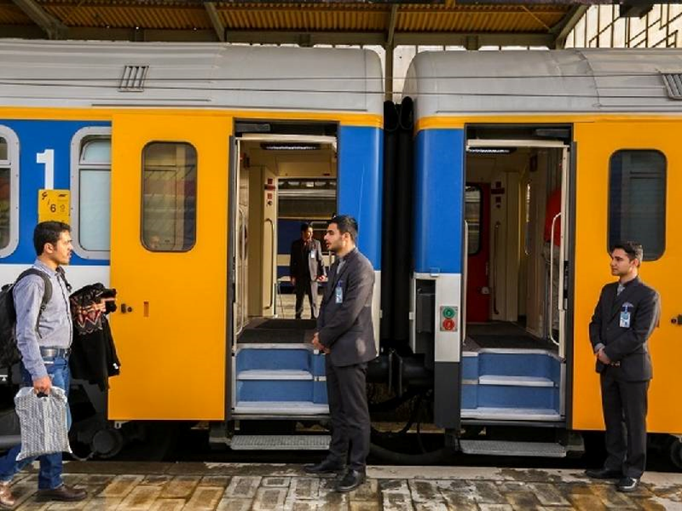 چرا قطار بهترین گزینه برای سفر به مشهد است؟ چرا قطار بهترین گزینه برای سفر به مشهد است؟