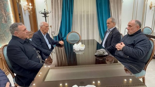 جزئیات سفر غیر رسمی رئیس جمهور به تبریز | پزشکیان با پدر شهید آیت الله آل هاشم دیدار کرد جزئیات سفر غیر رسمی رئیس جمهور به تبریز | پزشکیان با پدر شهید آیت الله آل هاشم دیدار کرد