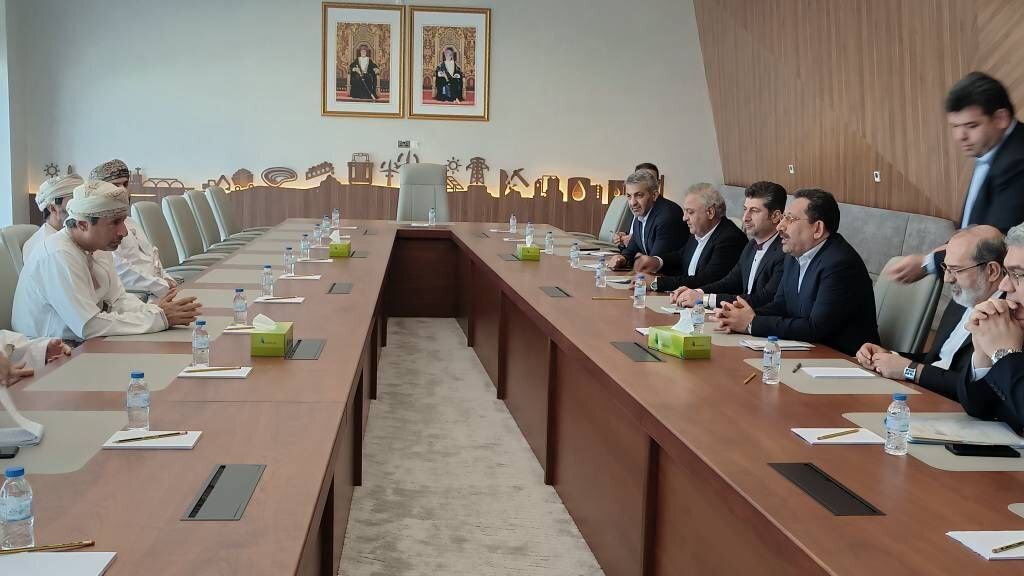 وزیر صنعت، معدن و تجارت با وزیر انرژی عمان دیدار و گفتگو کرد