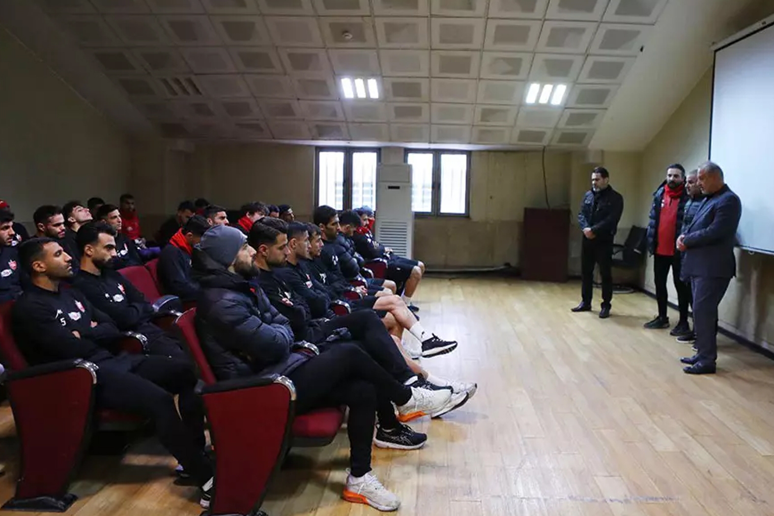 کارتال رسما پرسپولیس را دست گرفت + عکس کارتال رسما پرسپولیس را دست گرفت + عکس