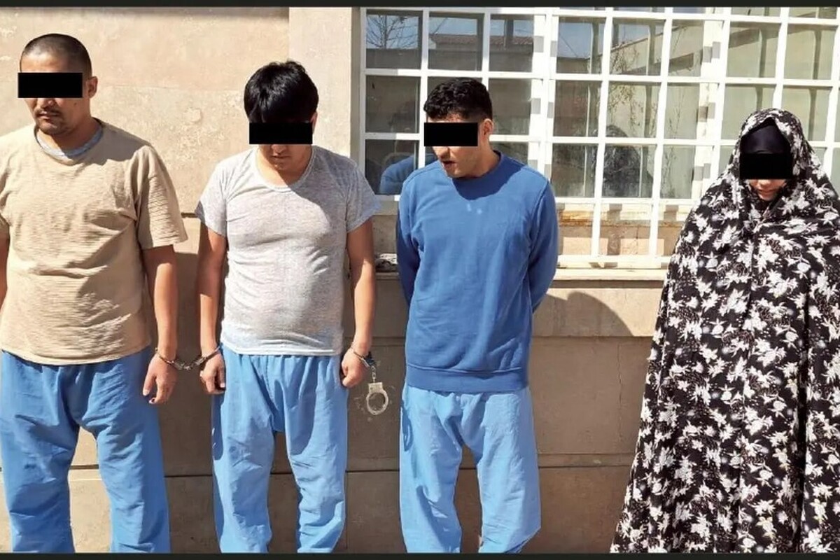 سرکرده فراری باند مخوف گروگانگیران افغانستانی با ردزنی‌های اطلاعاتی و دستورهای قاطع قضایی در مهرشهر کرج دستگیر شد و پس از انتقال به مشهد زوایای جدیدی از ماجراهای تکاندهنده گروگانگیری و قتل هولناک یکی از گروگان‌ها در استخر ویلای وحشت را فاش کرد.