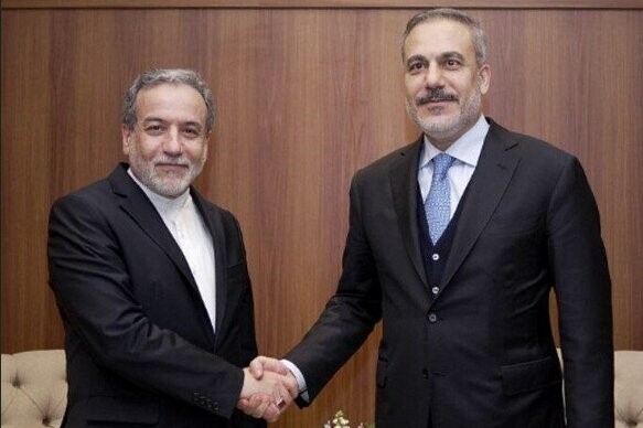 دیدار و گفت و گوی دوجانبه وزرای امور خارجه ایران و ترکیه دیدار و گفت و گوی دوجانبه وزرای امور خارجه ایران و ترکیه