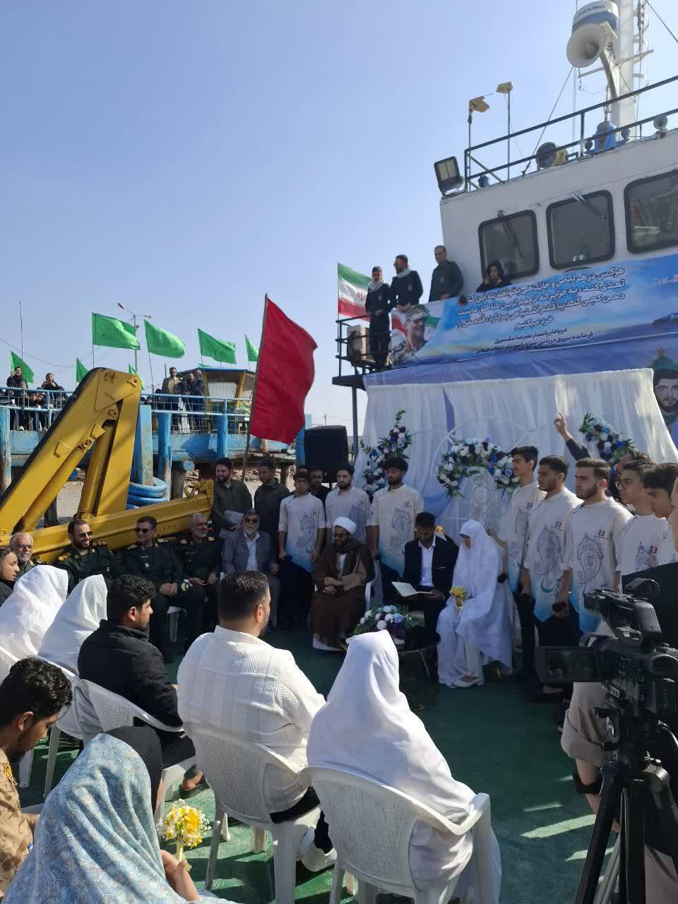 حضور مادر آرزوها در عروسی حوالی اروند کنار شهدای گمنام و ناو کربلا+ عکس حضور مادر آرزوها در عروسی حوالی اروند کنار شهدای گمنام و ناو کربلا+ عکس