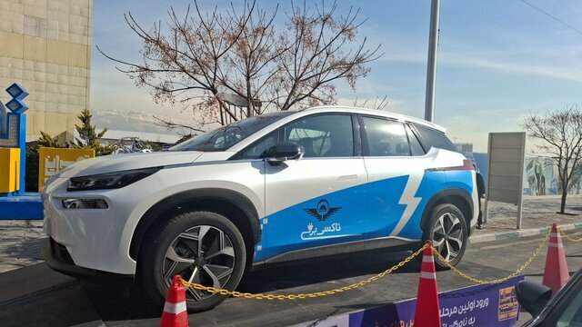 پزشکیان در رونمایی از بسته حمل و نقل برقی تهران شرکت کرد