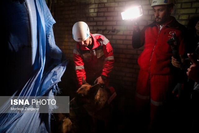 پایان عملیات امدادی در محل تخریب ساختمان چهار طبقه در تهران با سه مصدوم (۲۱ اسفند ۱۴۰۳) پایان عملیات امدادی در محل تخریب ساختمان چهار طبقه در تهران با سه مصدوم (۲۱ اسفند ۱۴۰۳)