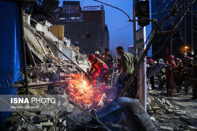 پایان عملیات امدادی در محل تخریب ساختمان چهار طبقه در تهران با سه مصدوم (۲۱ اسفند ۱۴۰۳) پایان عملیات امدادی در محل تخریب ساختمان چهار طبقه در تهران با سه مصدوم (۲۱ اسفند ۱۴۰۳)