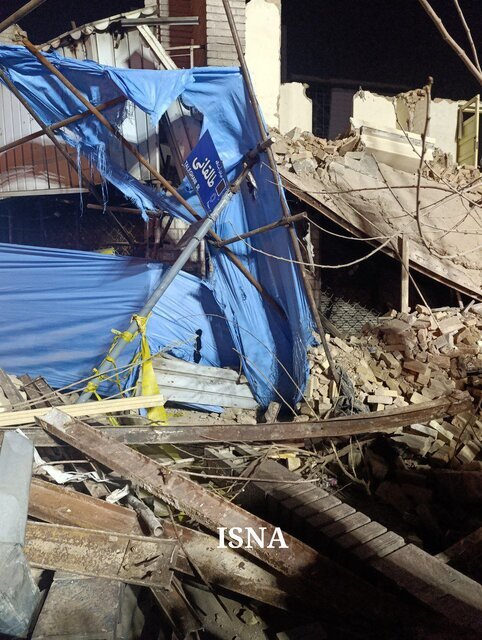 پایان عملیات امدادی در محل تخریب ساختمان چهار طبقه در تهران با سه مصدوم (۲۱ اسفند ۱۴۰۳) پایان عملیات امدادی در محل تخریب ساختمان چهار طبقه در تهران با سه مصدوم (۲۱ اسفند ۱۴۰۳)