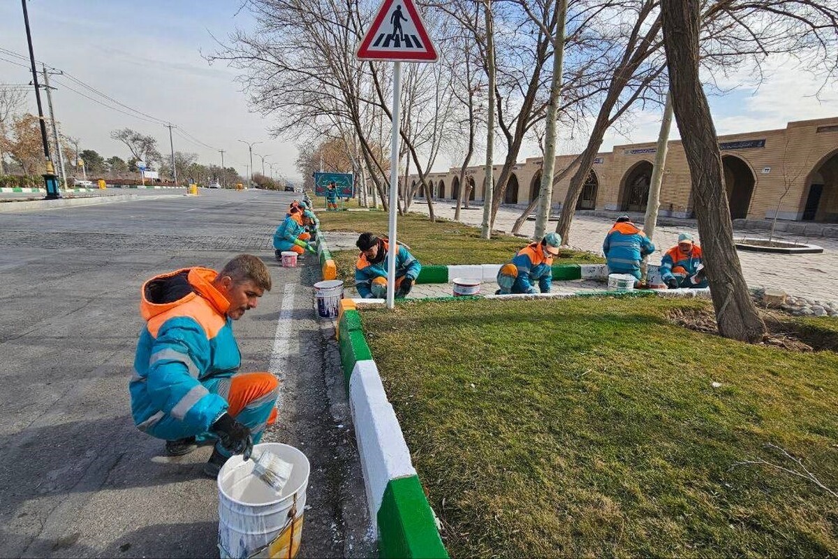 شست‌وشوی روزانه ۶۰۰ هزار متر از جداول معابر مشهد برای استقبال از بهار ۱۴۰۴