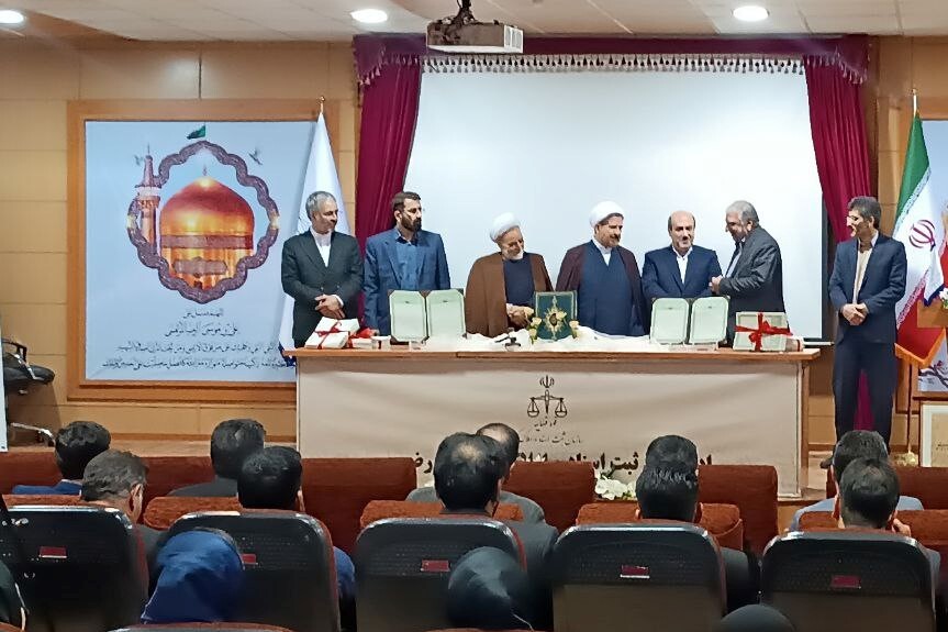 پذیرفتهشدگان جدید آزمون سردفتری اسناد رسمی سوگند یاد کردند | ۶۰ درصد پروندههای قضایی در حوزه املاک و اراضی است پذیرفتهشدگان جدید آزمون سردفتری اسناد رسمی سوگند یاد کردند | ۶۰ درصد پروندههای قضایی در حوزه املاک و اراضی است
