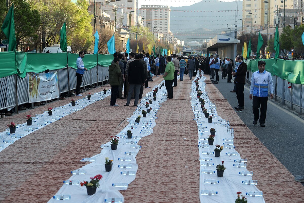 بزرگترین سفره افطار جهان اسلام در مشهد گسترده می‌شود