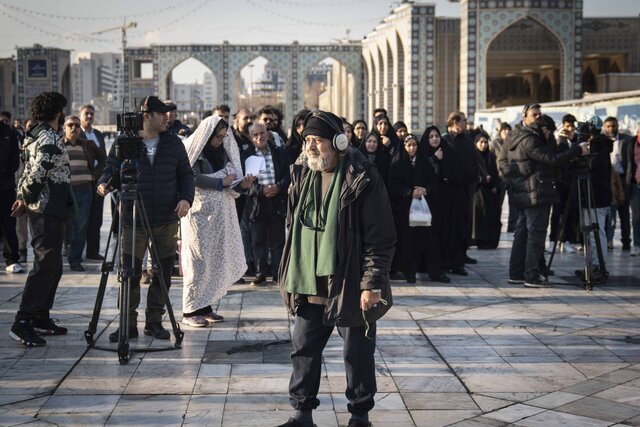 جدیدترین تصاویر از سریال «پایتخت۷» | از تصویربرداری در حرم امام رضا(ع) در حضور زائران تا تیپ جدید نقی معمولی جدیدترین تصاویر از سریال «پایتخت۷» | از تصویربرداری در حرم امام رضا(ع) در حضور زائران تا تیپ جدید نقی معمولی