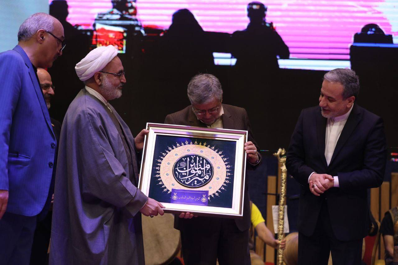 تقدیر از شهردار مشهدمقدس در همایش بزرگ ورزش استان تقدیر از شهردار مشهدمقدس در همایش بزرگ ورزش استان