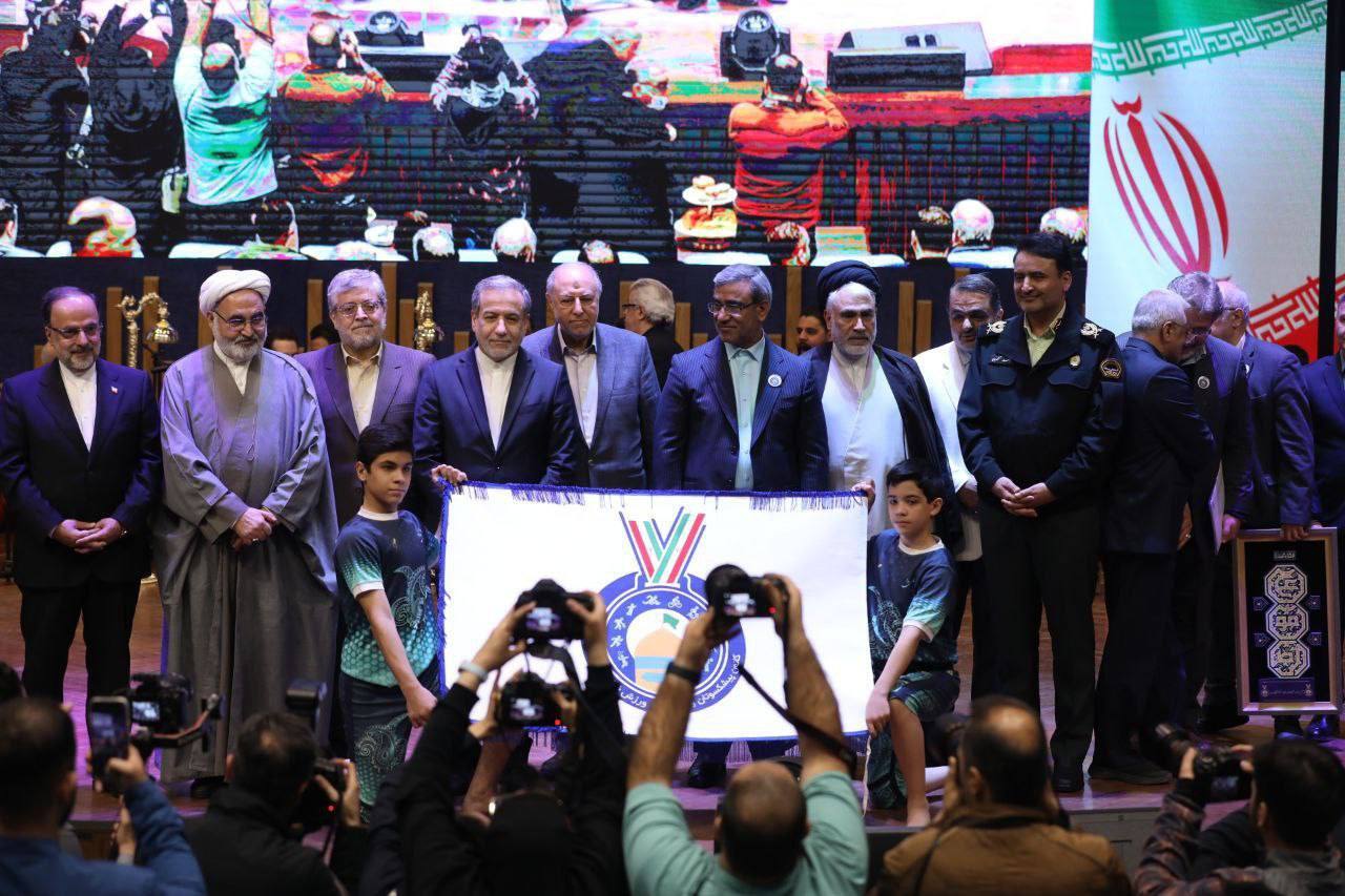 تقدیر از شهردار مشهدمقدس در همایش بزرگ ورزش استان تقدیر از شهردار مشهدمقدس در همایش بزرگ ورزش استان