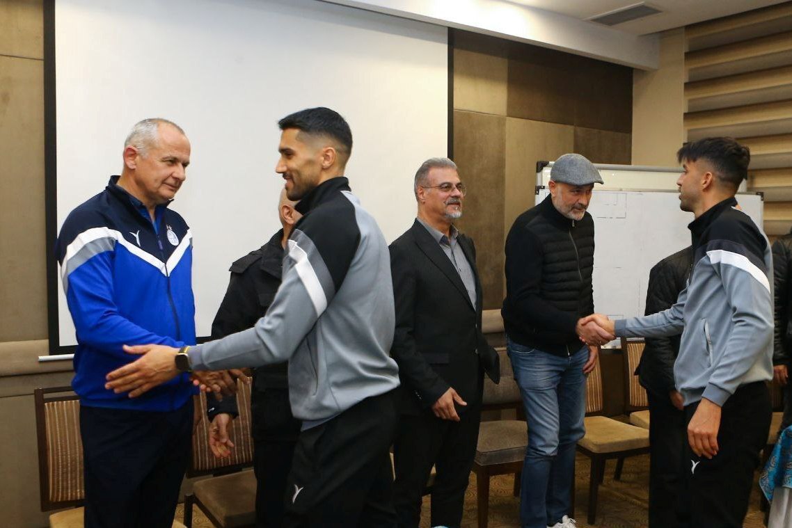 معارفه بوژوویچ در اردوی استقلال پیش از دربی ۱۰۵ + عکس