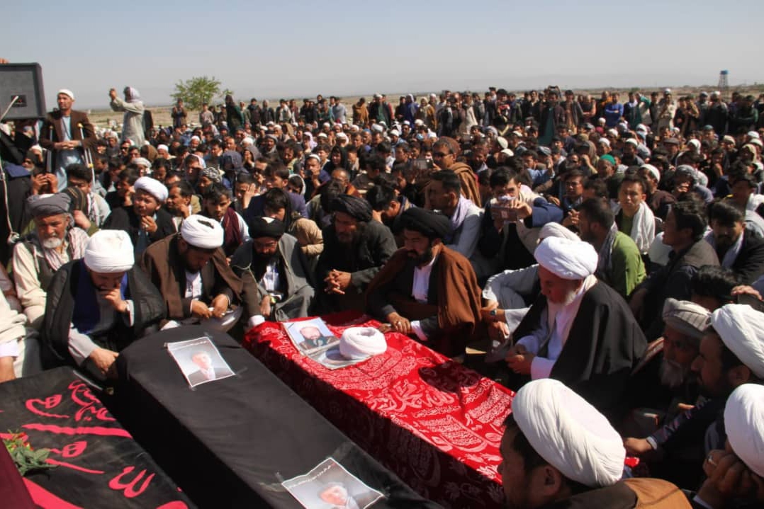 عکس‌هایی از مراسم تشییع پیکر شهدای حمله به مسجد شیعیان در هرات