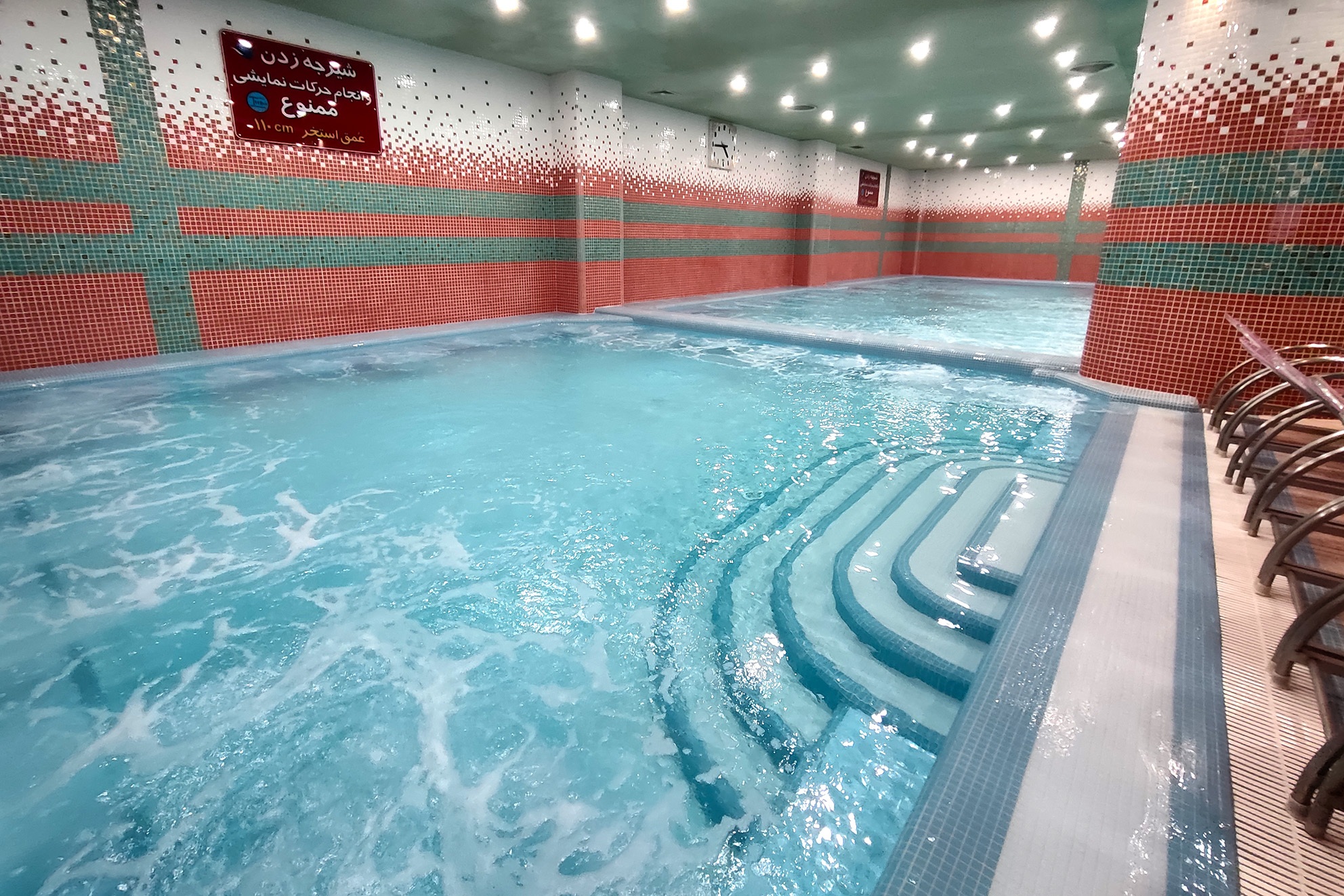 افتتاح بزرگترین نیروگاه خورشیدی پشت بامی کشور در مجموعه موج های آبی مشهد + ویدیو افتتاح بزرگترین نیروگاه خورشیدی پشت بامی کشور در مجموعه موج های آبی مشهد + ویدیو