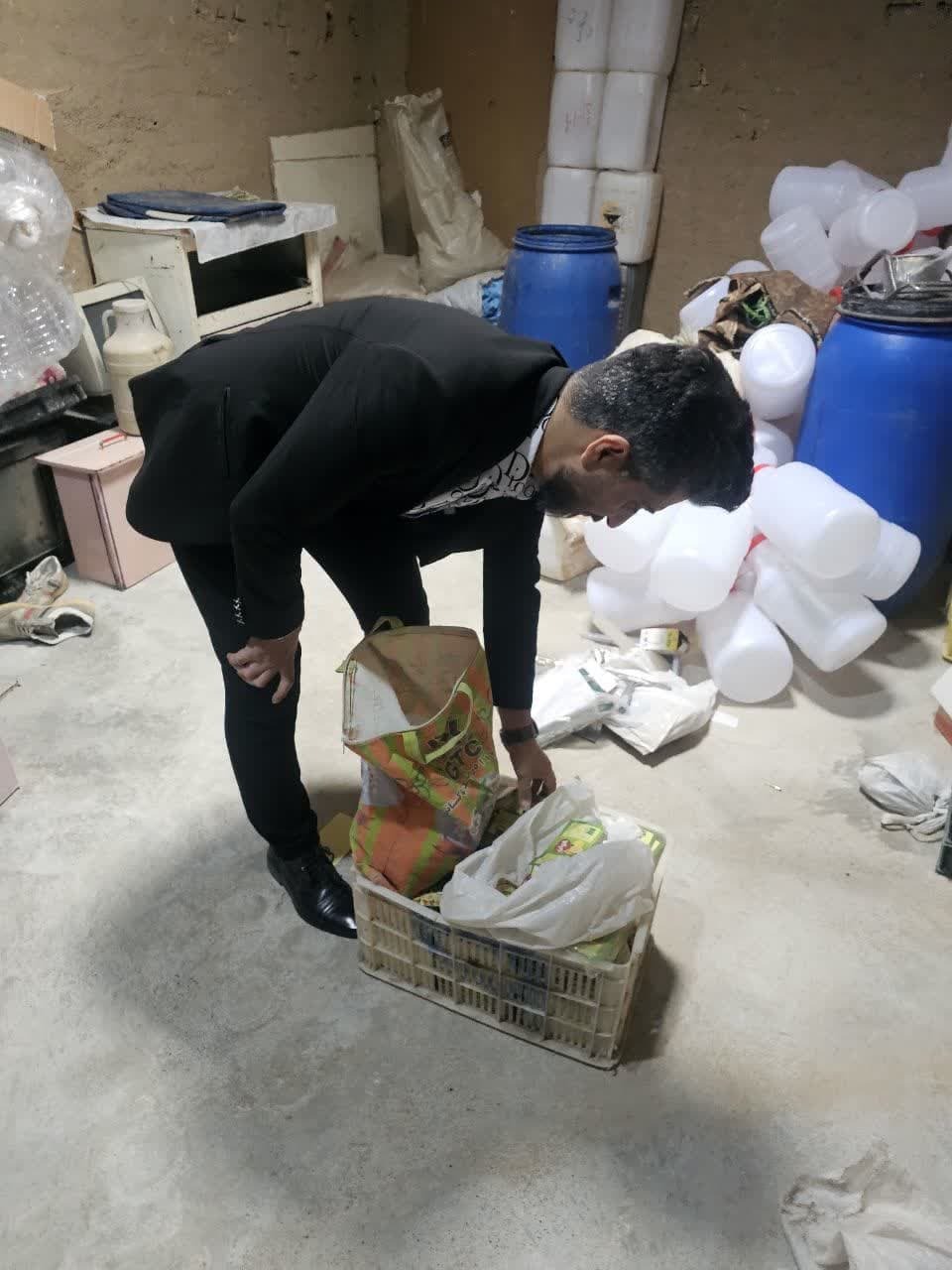 کشف کارگاه تولید آبلیمو و آبغوره تقلبی در محدوده شهید طرحچی مشهد (۱۳ اردیبهشت ۱۴۰۳) + عکس کشف کارگاه تولید آبلیمو و آبغوره تقلبی در محدوده شهید طرحچی مشهد (۱۳ اردیبهشت ۱۴۰۳) + عکس