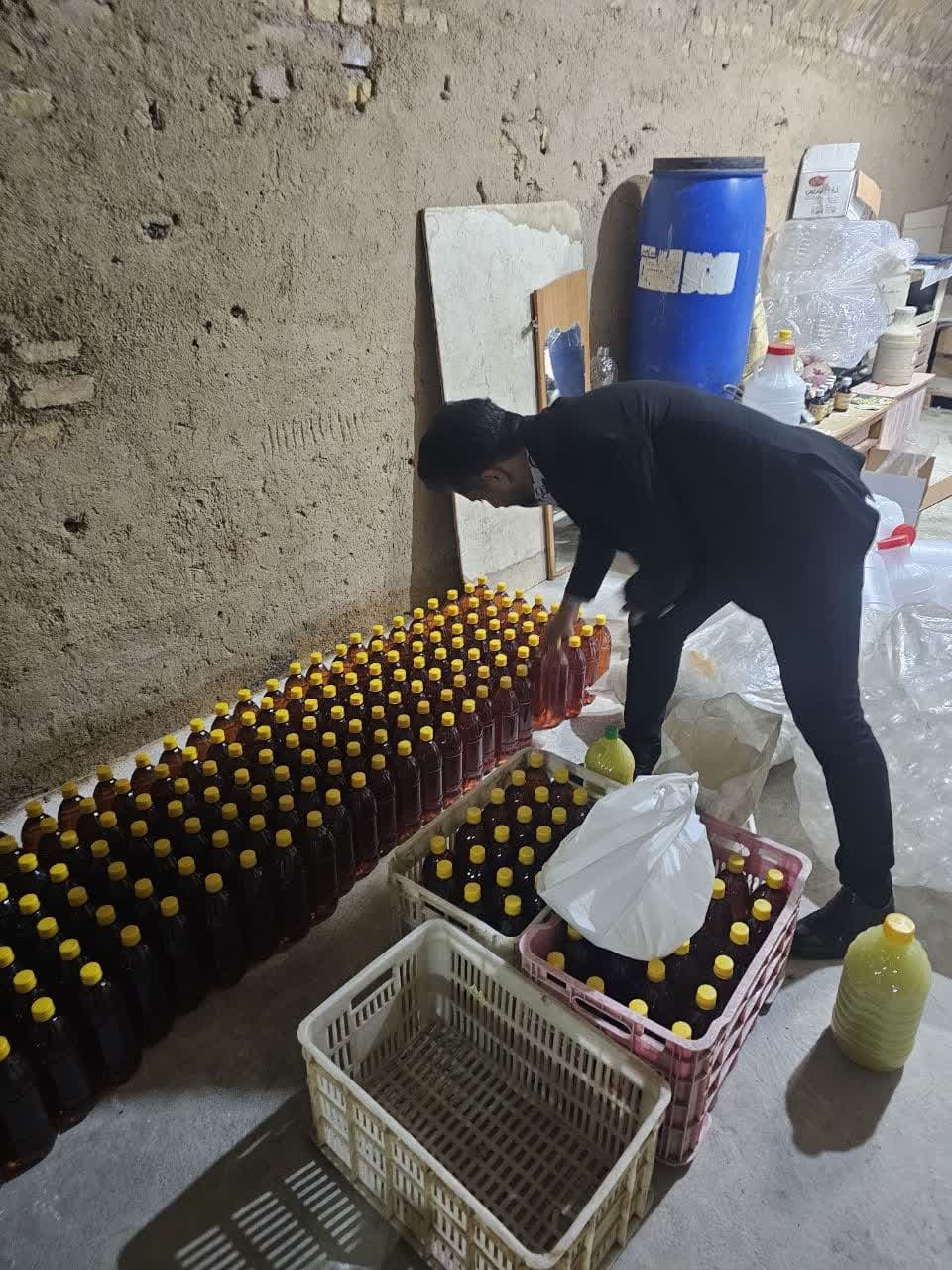 کشف کارگاه تولید آبلیمو و آبغوره تقلبی در محدوده شهید طرحچی مشهد (۱۳ اردیبهشت ۱۴۰۳) + عکس کشف کارگاه تولید آبلیمو و آبغوره تقلبی در محدوده شهید طرحچی مشهد (۱۳ اردیبهشت ۱۴۰۳) + عکس