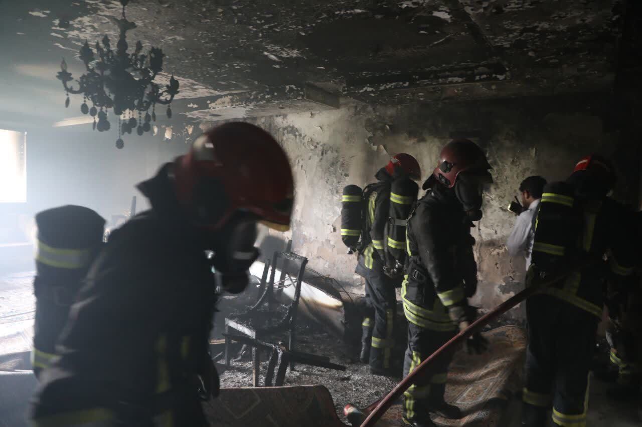 حریق منزل مسکونی در بلوار میرزا کوچک خان (۱۳ اردیبهشت) حریق منزل مسکونی در بلوار میرزا کوچک خان (۱۳ اردیبهشت)