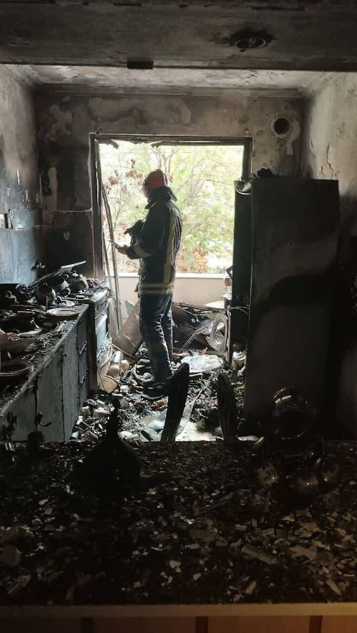 آتش سوزی منزل مسکونی در خیابان صیاد شیرازی (۱۵ اردیبهشت ۱۴۰۳) آتش سوزی منزل مسکونی در خیابان صیاد شیرازی (۱۵ اردیبهشت ۱۴۰۳)