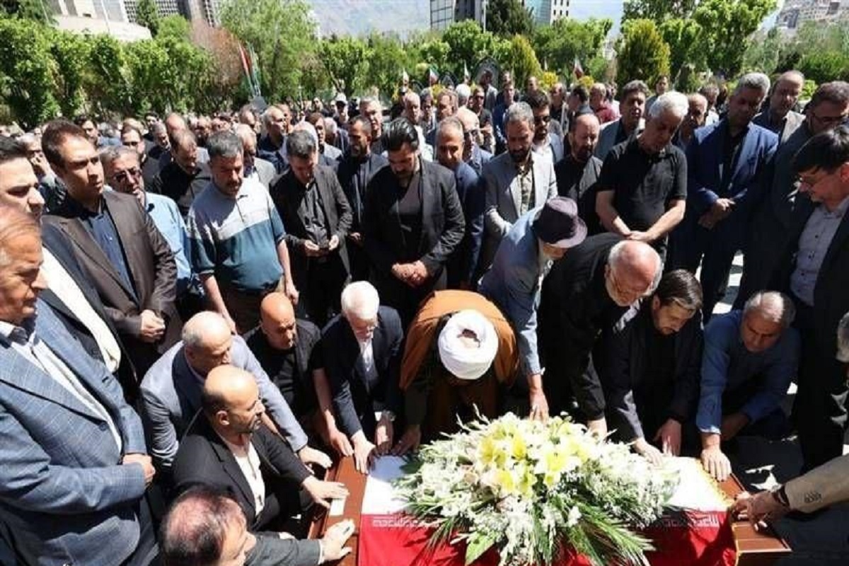 پیکر زندهیاد مسعود اسکویی راهی خانه ابدی شد + عکس پیکر زندهیاد مسعود اسکویی راهی خانه ابدی شد + عکس