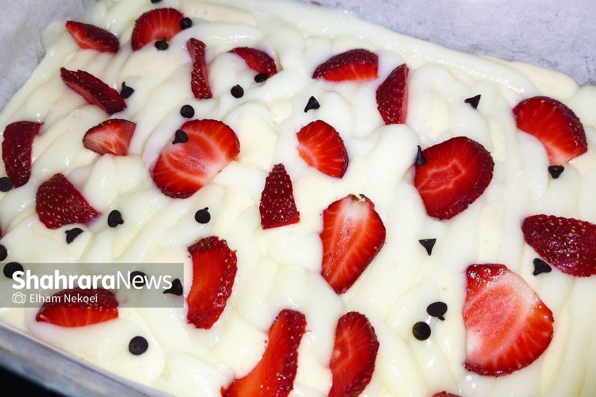 طرز تهیه کیک توتفرنگی با مارمالاد و کرم کاستارد + عکس طرز تهیه کیک توتفرنگی با مارمالاد و کرم کاستارد + عکس