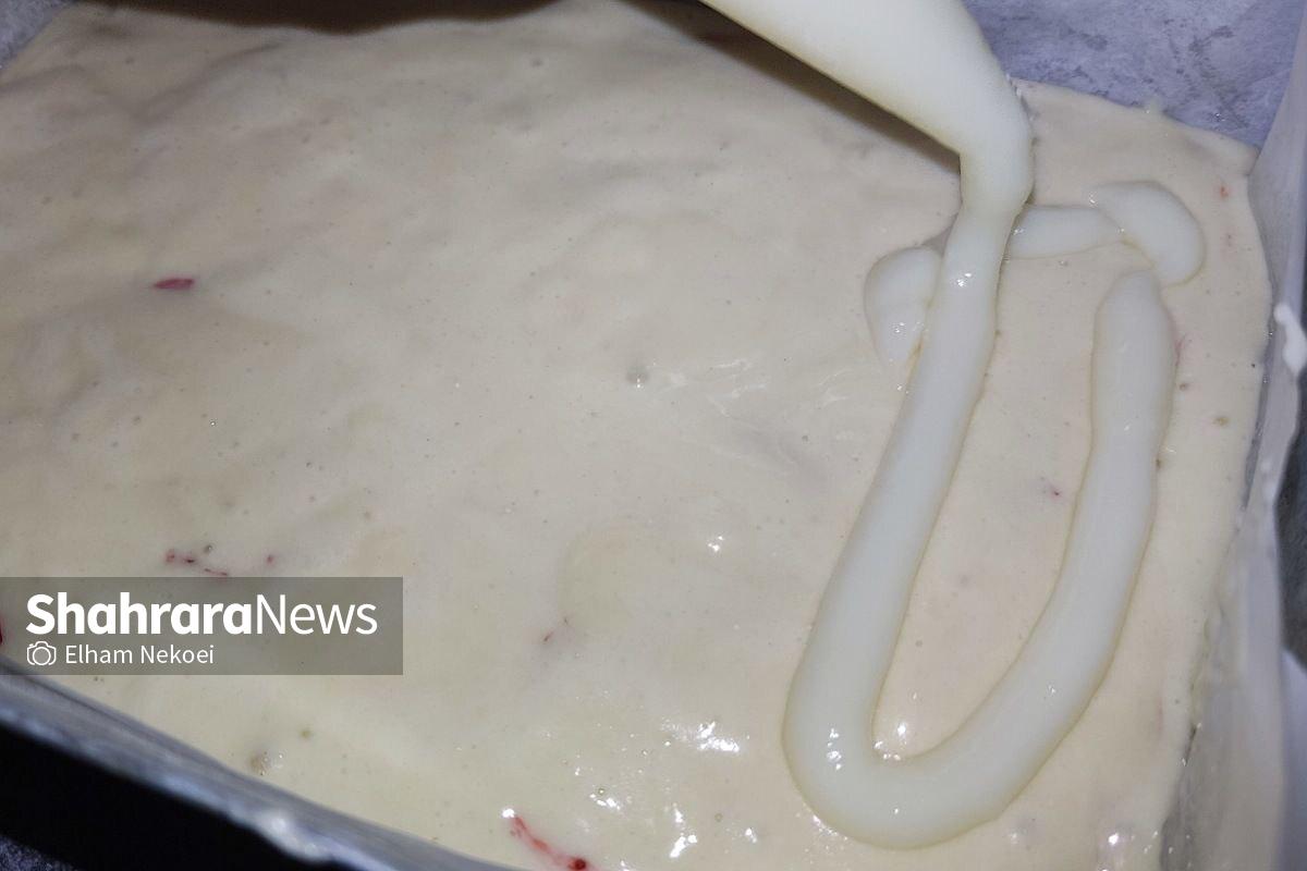 طرز تهیه کیک توتفرنگی با مارمالاد و کرم کاستارد + عکس کرم کاستارد